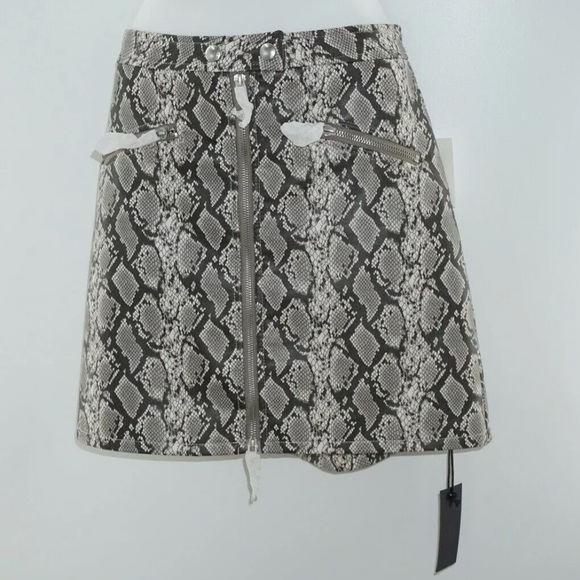 BlankNYC Snakeskin Break Away Faux Leather Skirt Size: 27 New - Picture 3 of 9